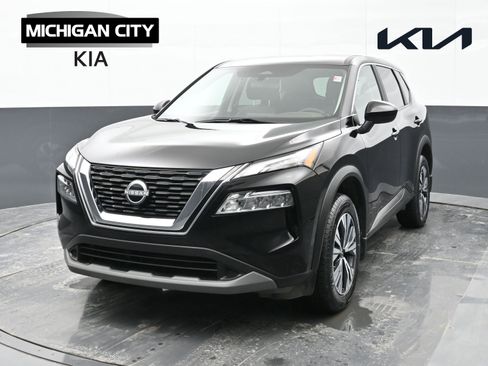 Used 2023 Nissan Rogue SV image 1