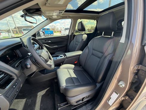 Used 2025 Nissan Rogue SL w/ Tech Package image 21