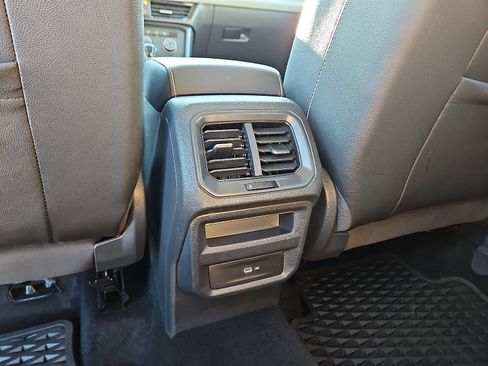 Used 2022 Volkswagen Taos SE image 8