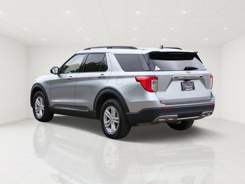Certified 2023 Ford Explorer XLT w/ Equipment Group 202A AWD/4WD image 4