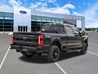 New 2026 Ford F250 Lariat w/ Black Appearance Package