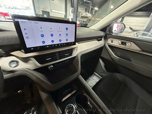 Used 2025 Ford Explorer Active w/ Active Comfort Package AWD/4WD image 14
