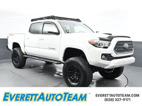 Used 2019 Toyota Tacoma TRD Sport image 1