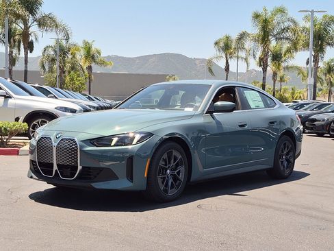 New 2026 BMW i4 eDrive40 w/ Parking Assistance Package RWD image 5