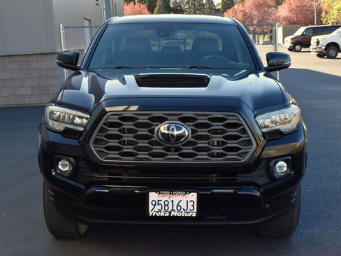 Used 2022 Toyota Tacoma TRD Sport w/ TRD Premium Sport Package image 3