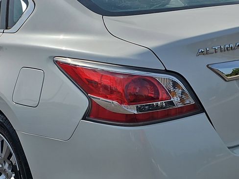 Used 2015 Nissan Altima 2.5 S w/ Power Driver Seat Package FWD image 32