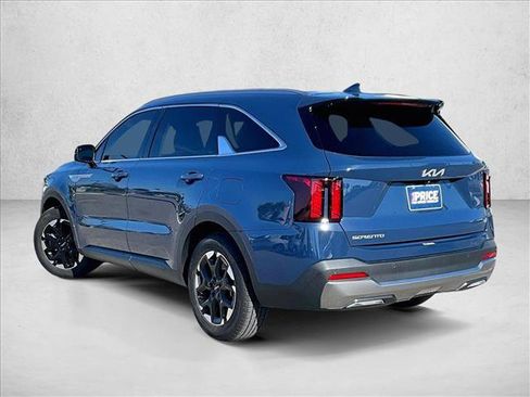 Used 2024 Kia Sorento S image 13