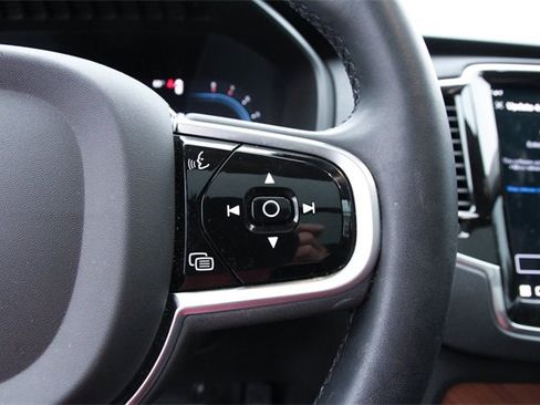 Used 2023 Volvo XC90 B6 Plus image 19