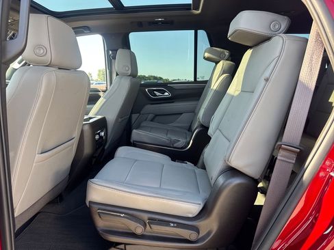 Used 2022 GMC Yukon SLT w/ SLT Premium Package AWD/4WD image 13
