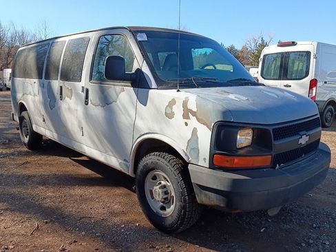 Used 2008 Chevrolet Express 3500 Extended Passenger image 3