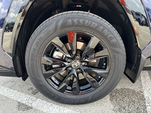 Used 2026 Toyota RAV4 SE AWD/4WD image 18
