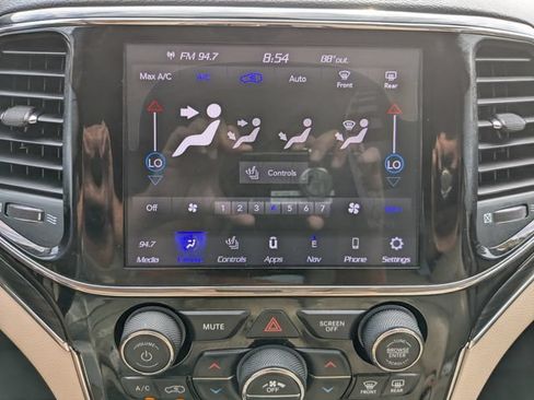 Used 2020 Jeep Grand Cherokee Limited w/ Luxury Group II AWD/4WD image 28