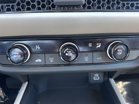 Used 2025 Honda HR-V LX image 17