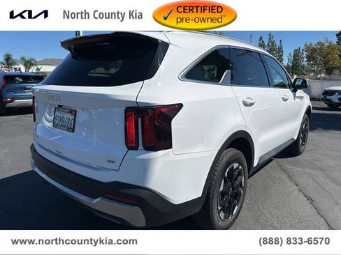 Certified 2025 Kia Sorento S image 6