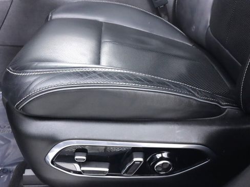 Used 2022 Jeep Grand Cherokee Overland w/ Luxury Tech Group IV image 35