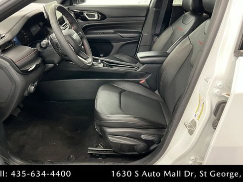 Used 2024 Jeep Compass Trailhawk image 17