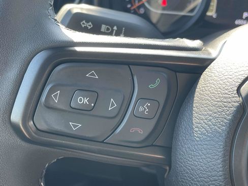 Used 2025 Jeep Gladiator Mojave w/ Convenience Group AWD/4WD image 21