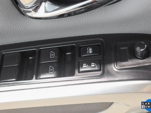 Used 2020 Nissan Titan SV w/ SV Convenience Package image 13