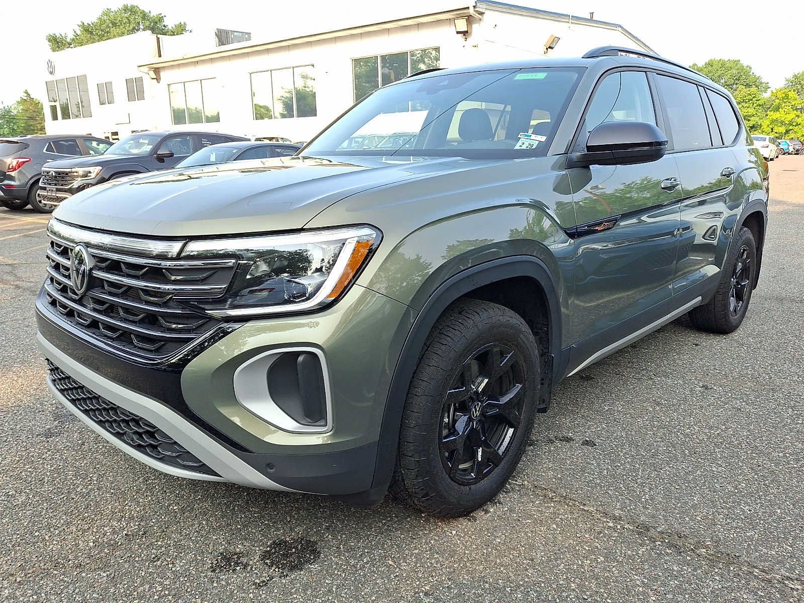 Certified 2024 Volkswagen Atlas Peak Edition SE AWD/4WD image 3