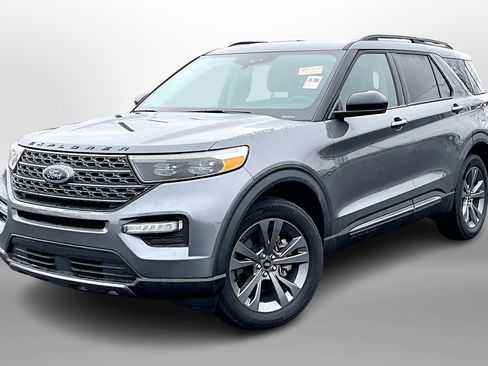 Used 2023 Ford Explorer XLT w/ Equipment Group 202A image 13