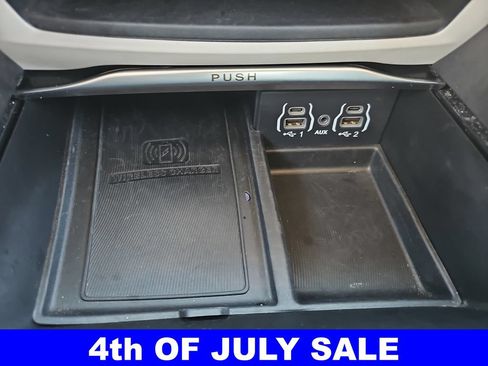 Used 2023 Chrysler Pacifica Limited FWD image 27
