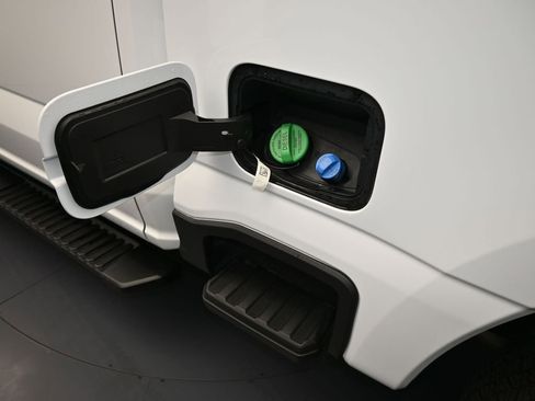 Used 2025 Ford F250 XLT image 38