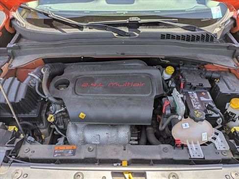 Used 2017 Jeep Renegade Altitude FWD image 21
