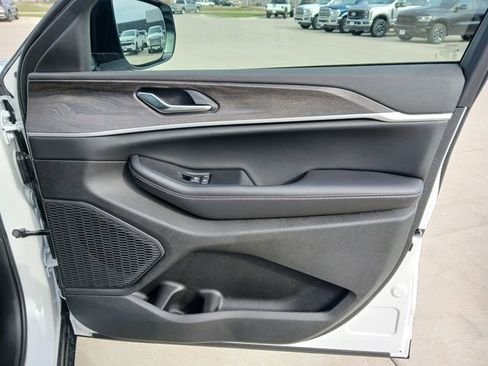 New 2026 Jeep Grand Cherokee Laredo image 15