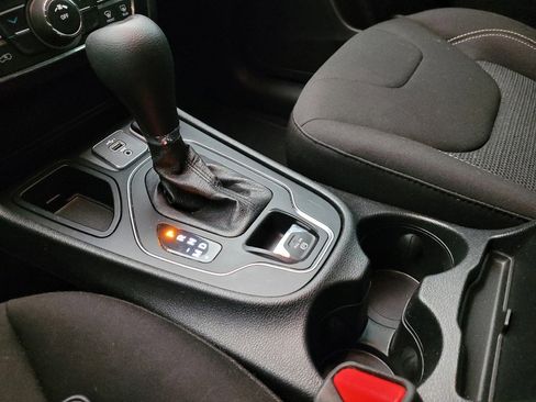 Used 2021 Jeep Cherokee Latitude image 26