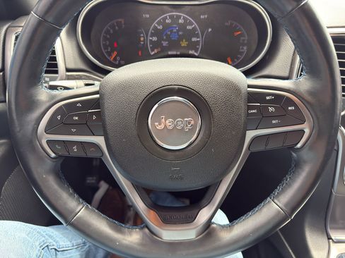 Used 2018 Jeep Grand Cherokee Laredo AWD/4WD image 18