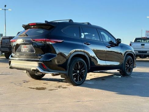 Used 2024 Toyota Highlander XSE image 2