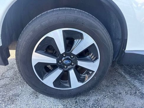 Used 2017 Subaru Forester 2.5i Premium w/ All-Weather Package AWD/4WD image 10