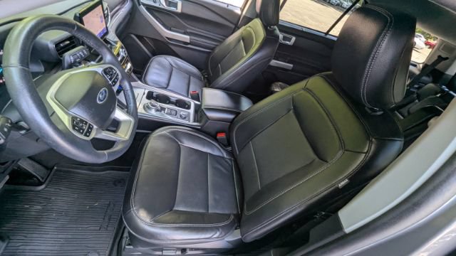 Used 2023 Ford Explorer Limited w/ Equipment Group 301A AWD/4WD image 16