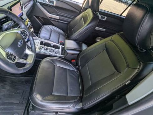 Used 2023 Ford Explorer Limited w/ Equipment Group 301A AWD/4WD image 16