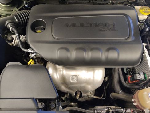 Used 2019 Jeep Cherokee Latitude w/ Popular Appearance Group image 30