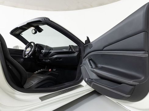 Used 2016 Ferrari 488 Spider image 40