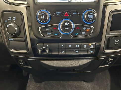 Used 2018 RAM 2500 Big Horn w/ Sport Appearance Group image 15