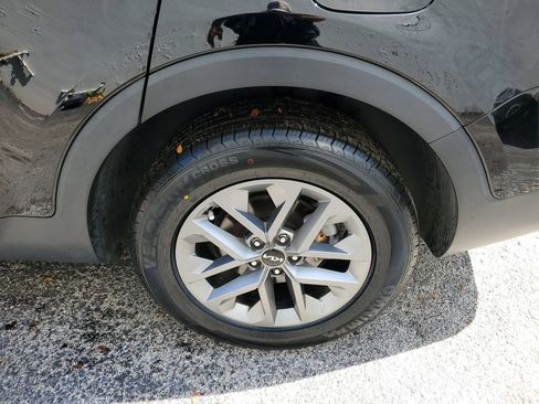 Used 2023 Kia Telluride LX image 10