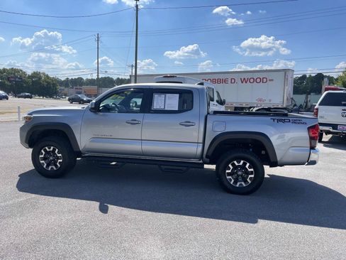 Used 2019 Toyota Tacoma TRD Off-Road RWD image 8