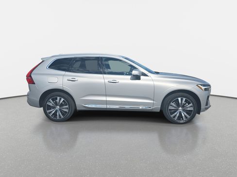 Used 2022 Volvo XC60 B5 Inscription image 6