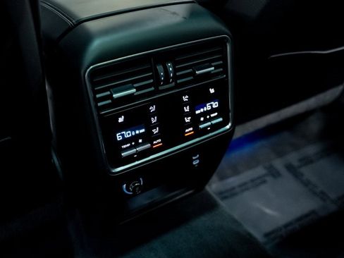 Used 2022 Porsche Cayenne S Platinum image 43