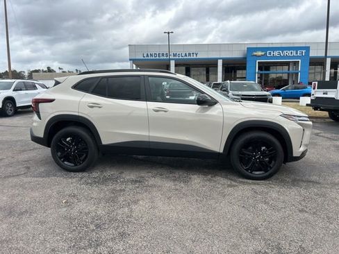 New 2026 Chevrolet Trax ACTIV w/ Driver Confidence Package image 2