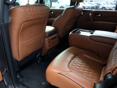 Used 2024 INFINITI QX80 Sensory image 10