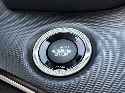 Used 2023 Jeep Grand Cherokee L Laredo image 27