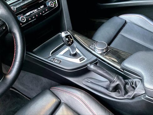 Used 2018 BMW 330e image 17