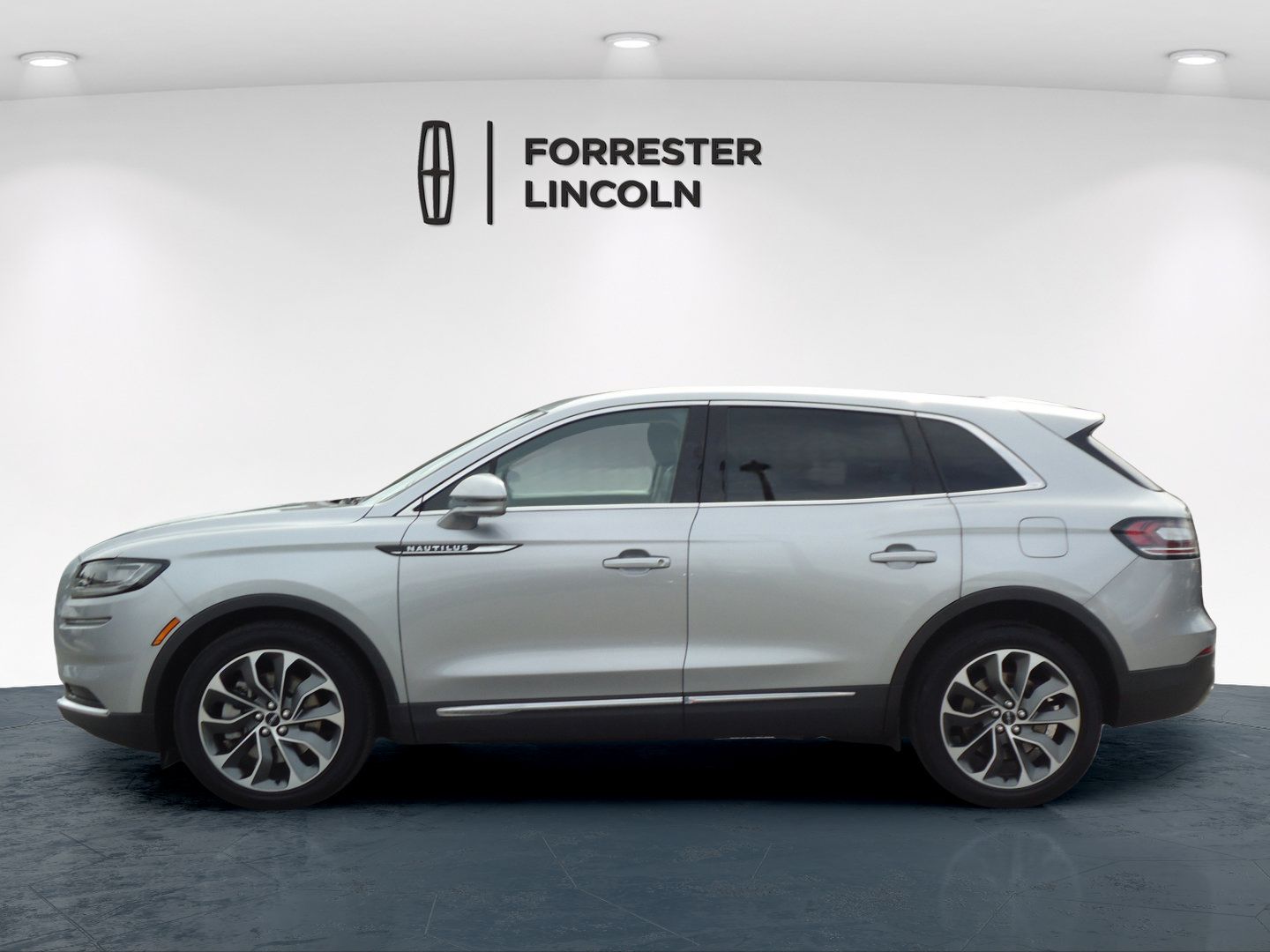 Used 2023 Lincoln Nautilus Reserve AWD/4WD image 6