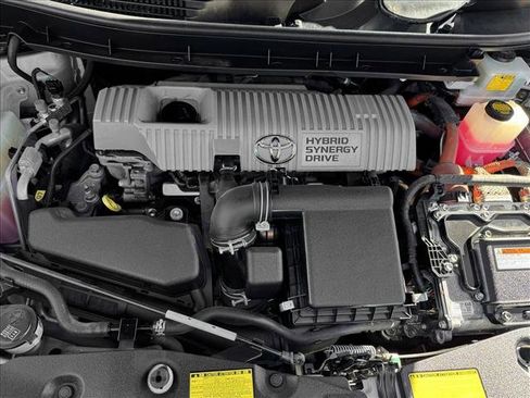 Used 2014 Toyota Prius V Two FWD image 18