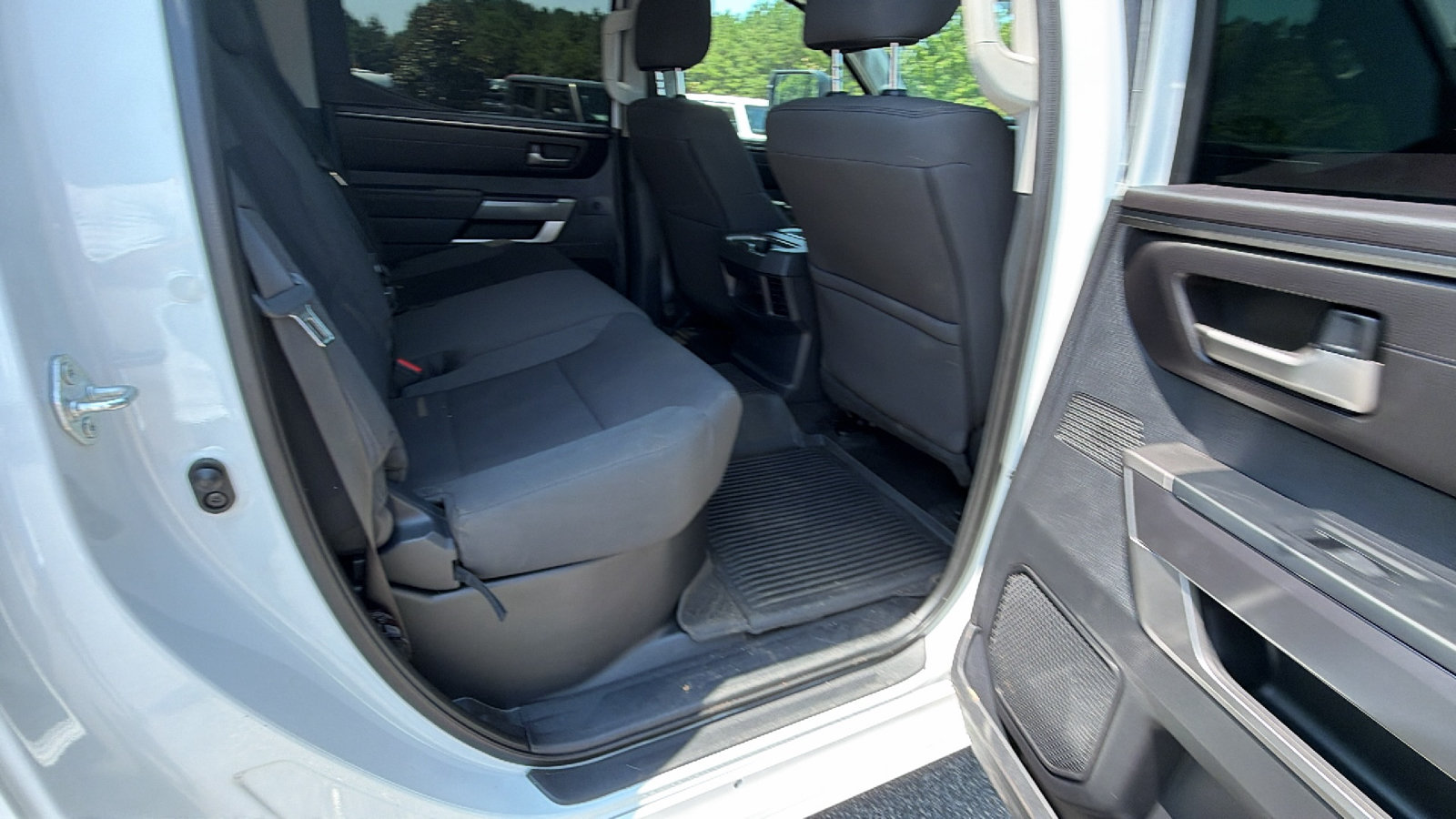Used 2022 Toyota Tundra SR5 w/ SR5 Convenience Package AWD/4WD image 21