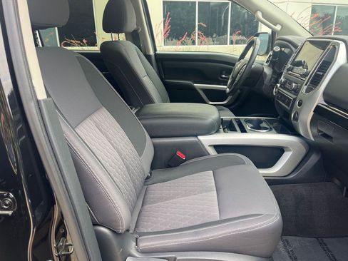 Used 2021 Nissan Titan SV w/ SV Convenience Package RWD image 21