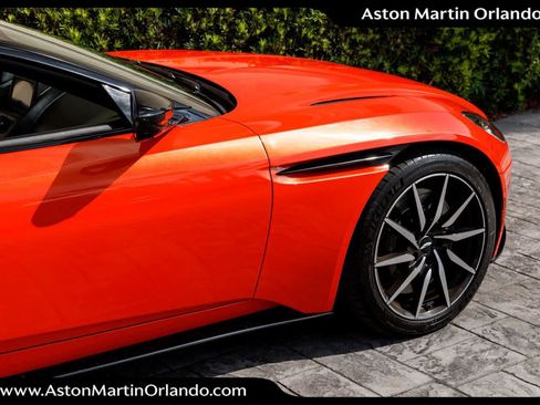Used 2020 Aston Martin DB11 Volante RWD image 9